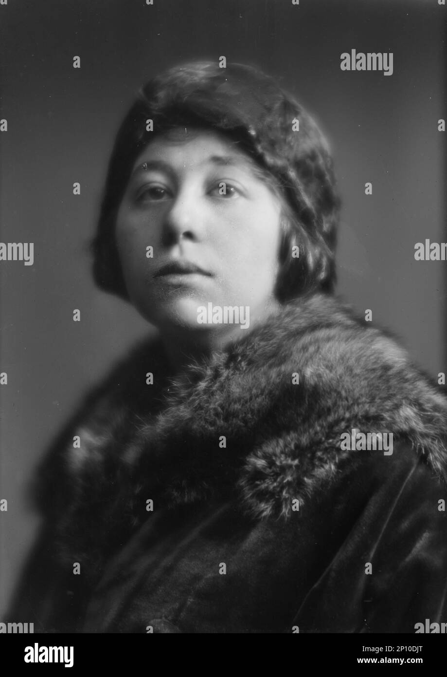 Akins, Zoe&#xa8;, Miss, portrait photograph, between 1914 and 1924. Stock Photo