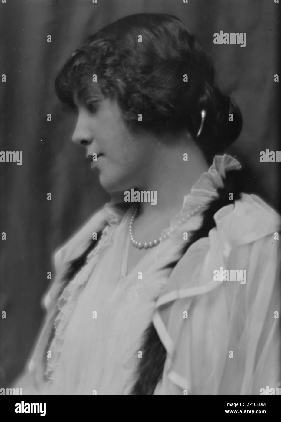 Alt, N., Miss (Adele), portrait photograph, 1913 Stock Photo - Alamy