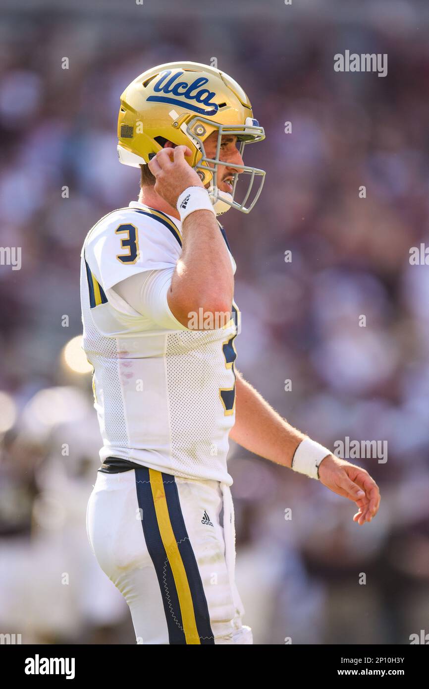 September 3, 2016: UCLA Bruins quarterback Josh Rosen (3) during the ...