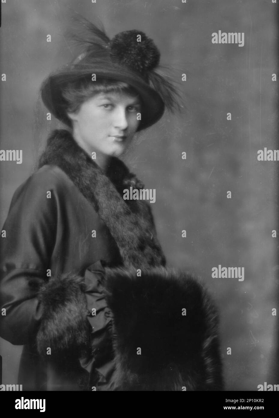 Bergin, Lynda Bryant, Miss, portrait photograph, 1915 Jan. 26 Stock ...