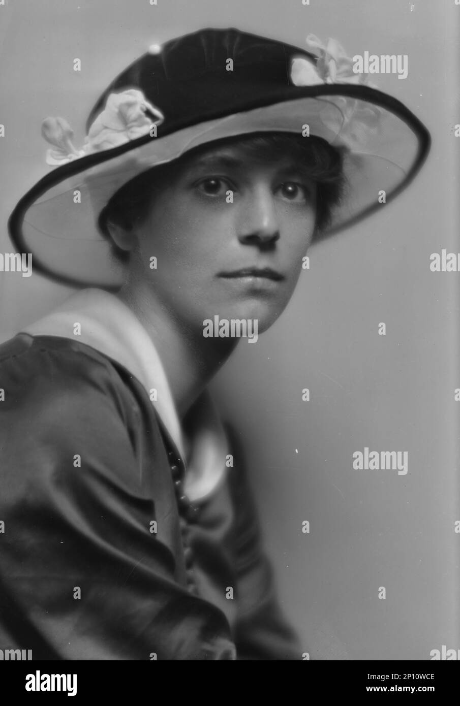 Buell, Miss, portrait photograph, 1914 Sept. 18 Stock Photo Alamy