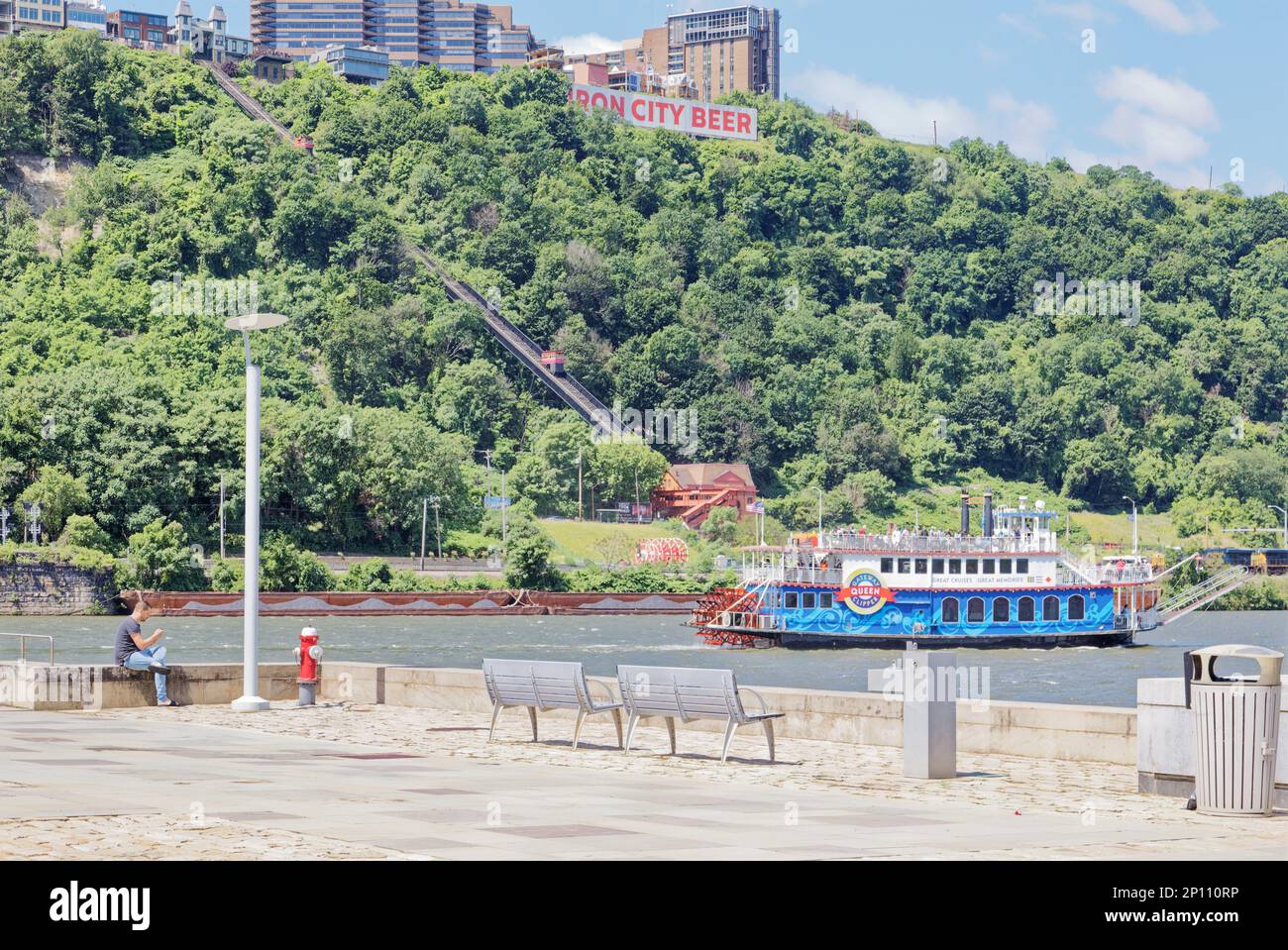 Pittsburgh South Shore: Landmark Duquesne Incline carries tourists and commuters up Mount Washington’s 30 degree slope from the Ohio River bank. Stock Photo