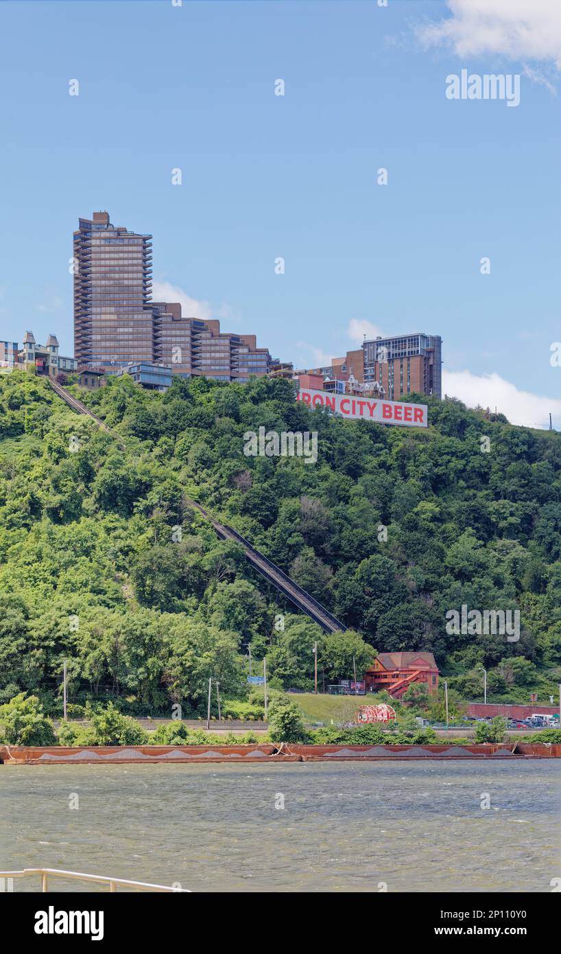 Pittsburgh South Shore: Landmark Duquesne Incline carries tourists and commuters up Mount Washington’s 30 degree slope from the Ohio River bank. Stock Photo