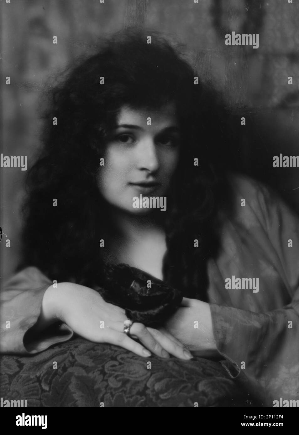 Collins, Miriam, Miss, portrait photograph, 1915 June 7 Stock Photo Alamy