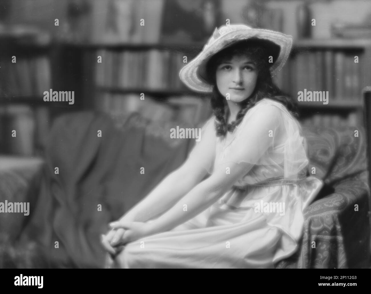 Collins, Miriam, Miss, portrait photograph, 1915 June 7 Stock Photo Alamy