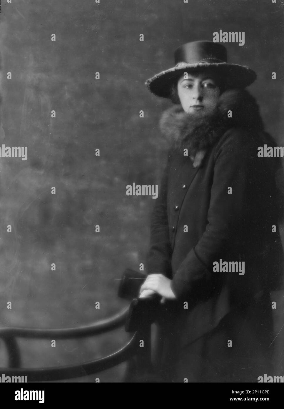 H., Miss, portrait photograph, 1916 Jan. 31 Stock Photo Alamy