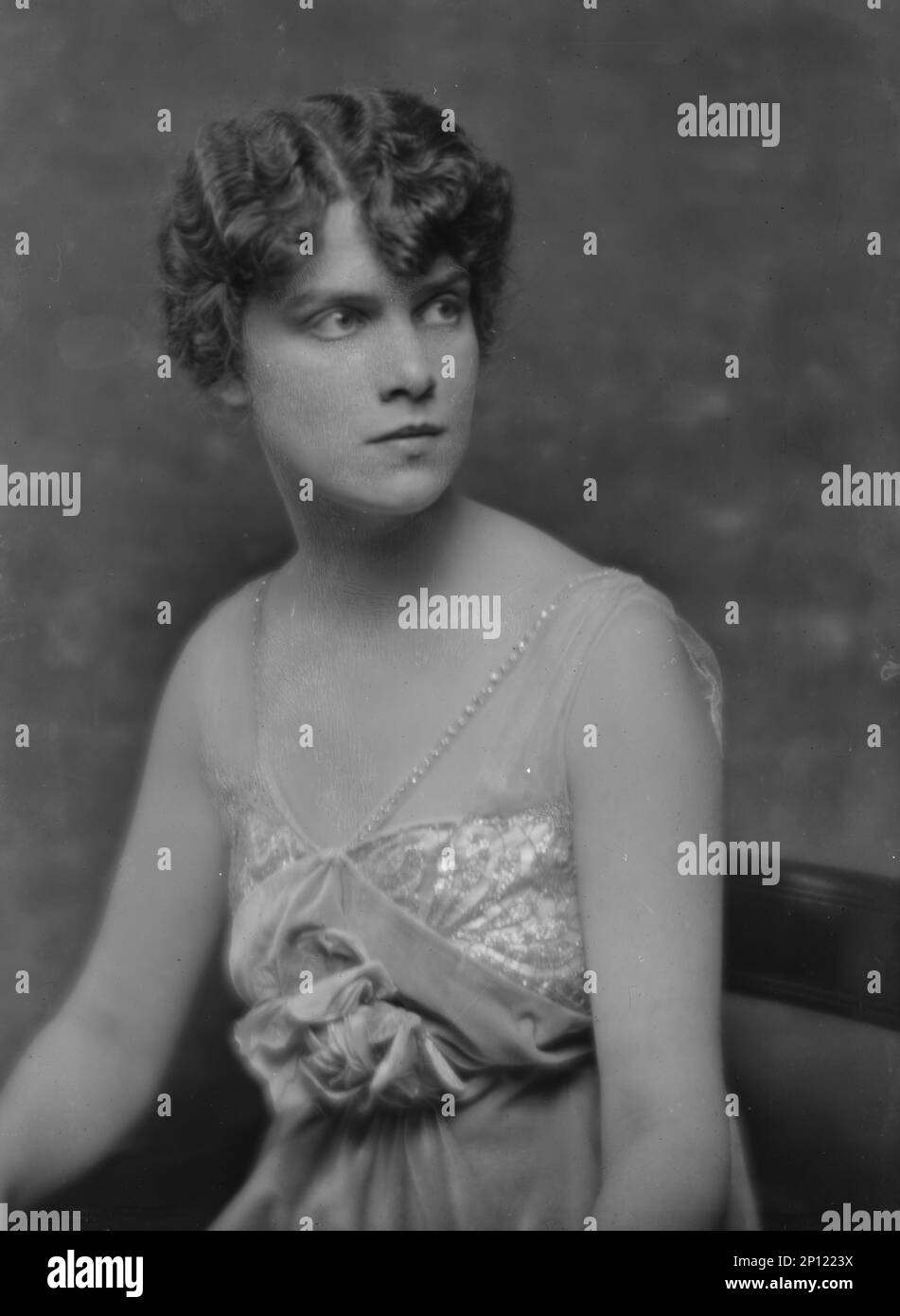 Kennedy, Shaw, Miss, portrait photograph, 1916 or 1917. Stock Photo