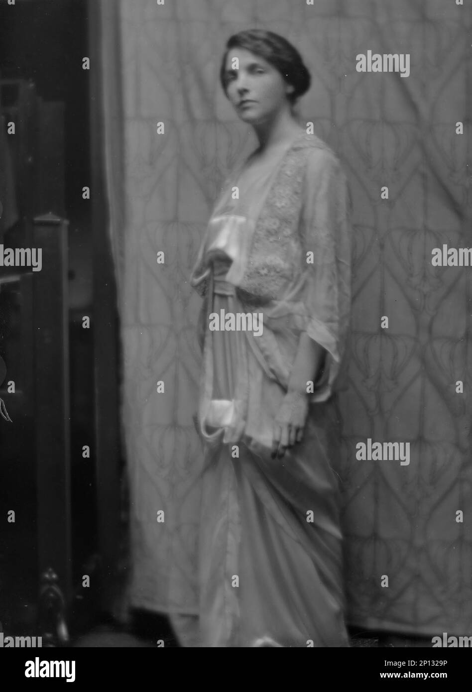 Wallach, Alma, Miss, portrait photograph, 1914 Jan. 24. Stock Photo