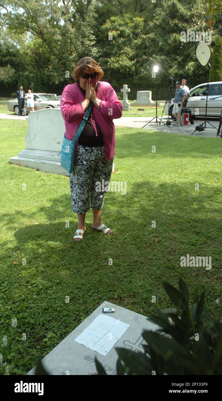 Paulette Davis Of Marietta Ga Visits The Gravesite Of Her Niece