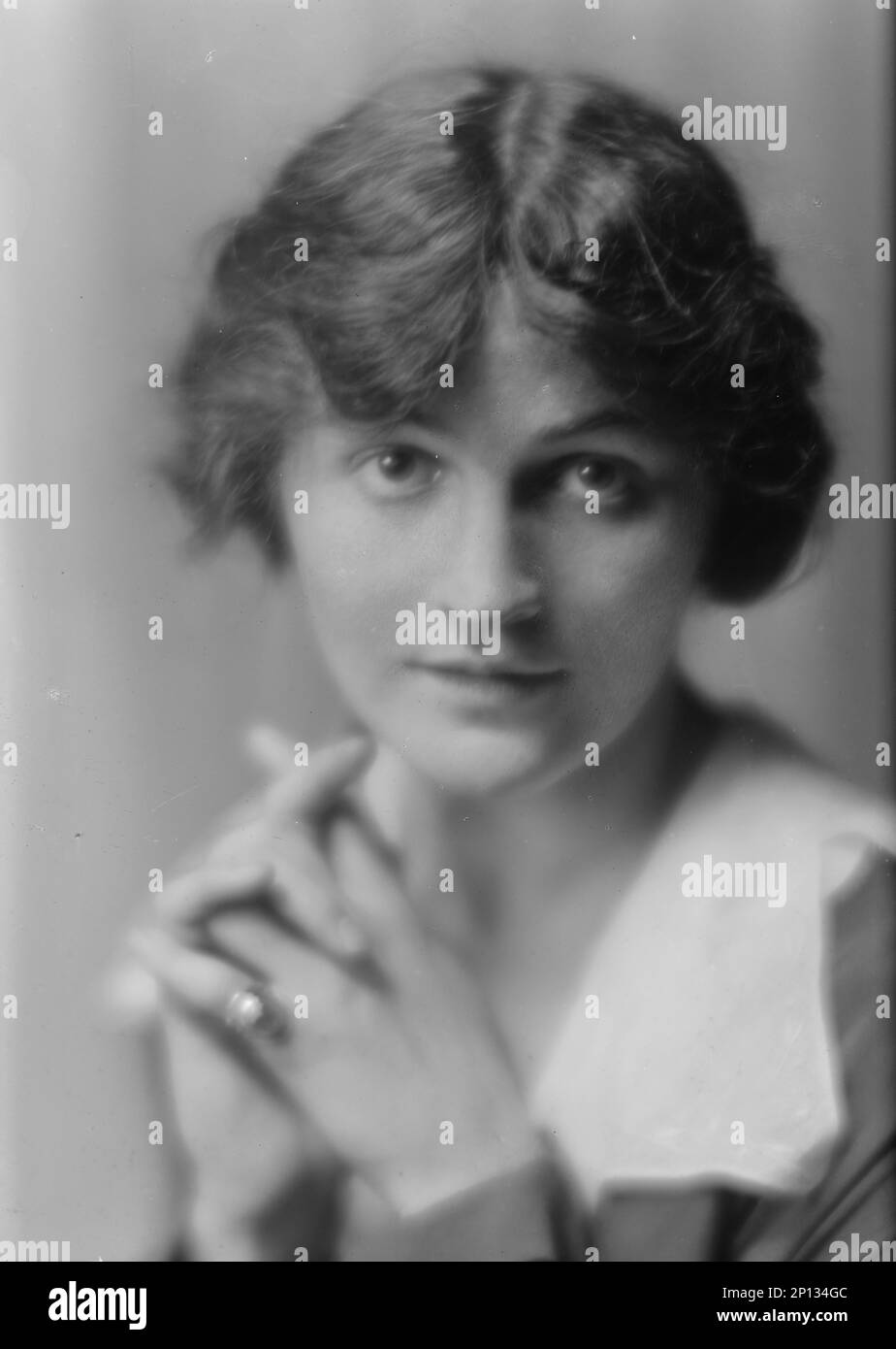 Woodruff, Eleanor, Miss, portrait photograph, 1914 Stock Photo - Alamy