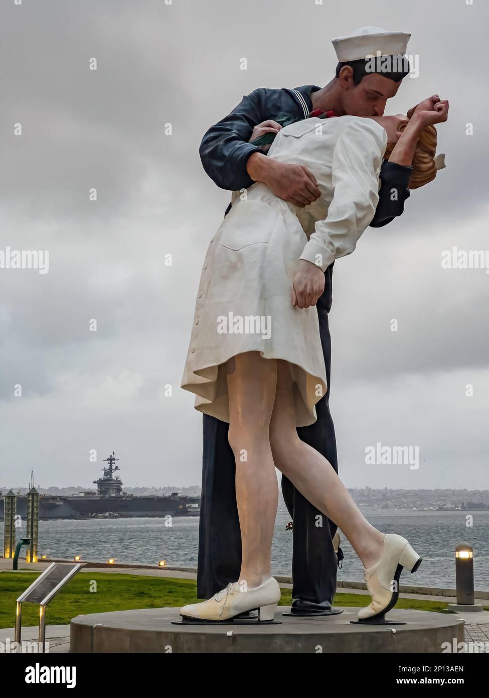 San diego kissing statue hires stock photography and images Alamy
