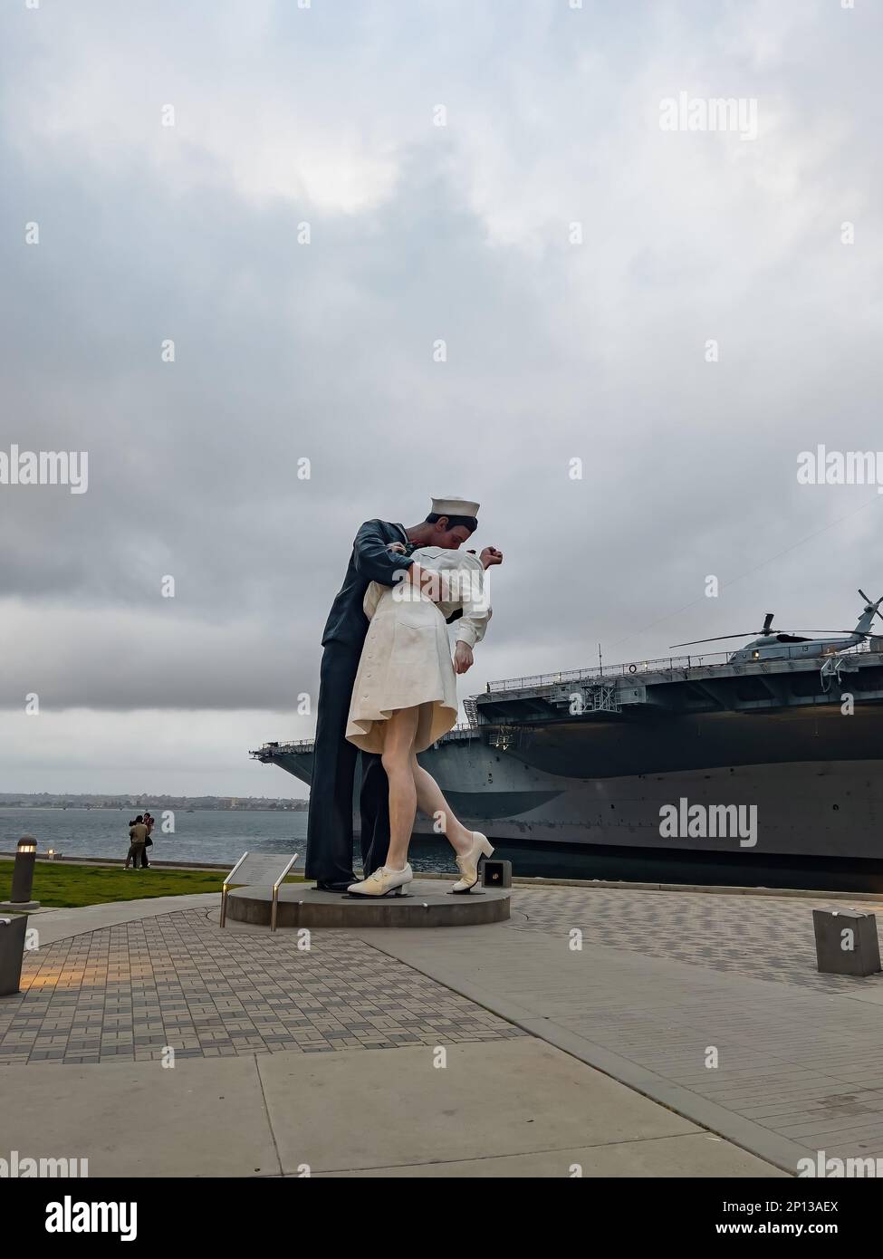 San diego kissing statue hires stock photography and images Alamy