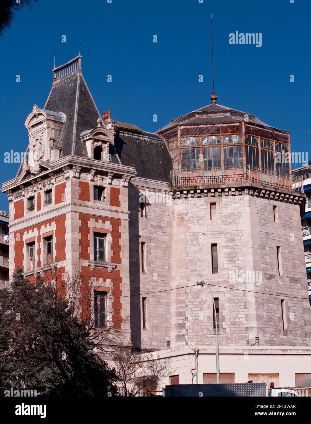 Marseille Canal de Marseille,Pavillon de partage des eaux (Chuteslavie Stock Photo Alamy