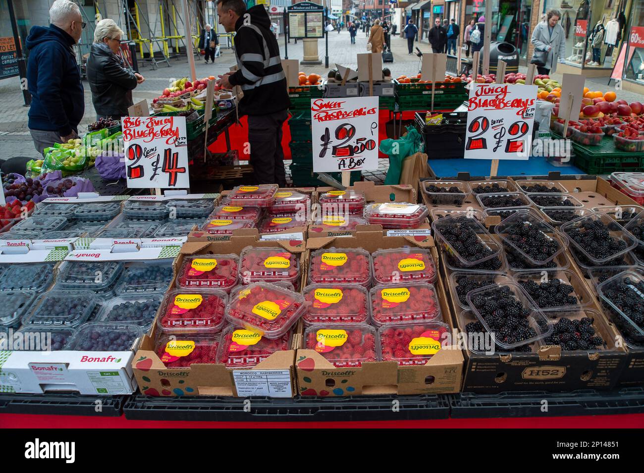 Windsor, Berkshire, UK. 2nd March, 2023. A fruit and veg market stall