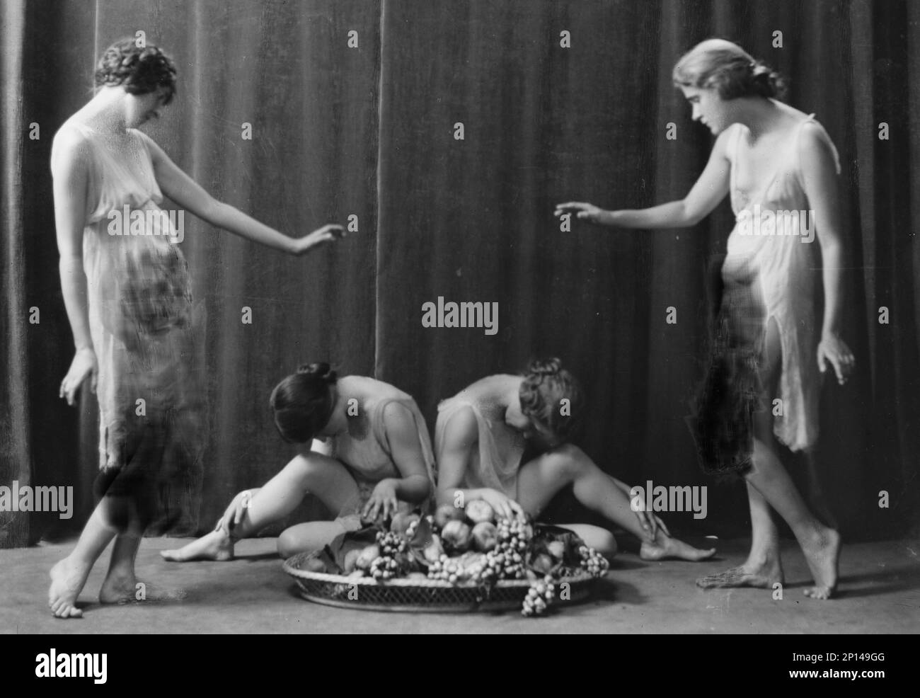 Florence Noyes dancers, between 1915 and 1918. Stock Photo