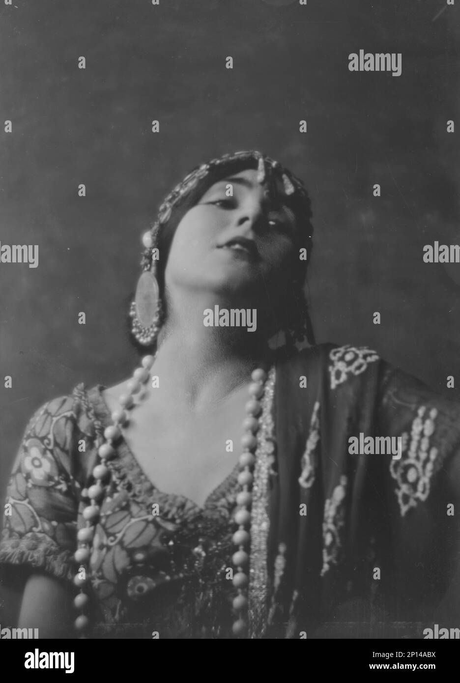 Fontaine, Miss, portrait photograph, 1916 Jan. 30 Stock Photo - Alamy