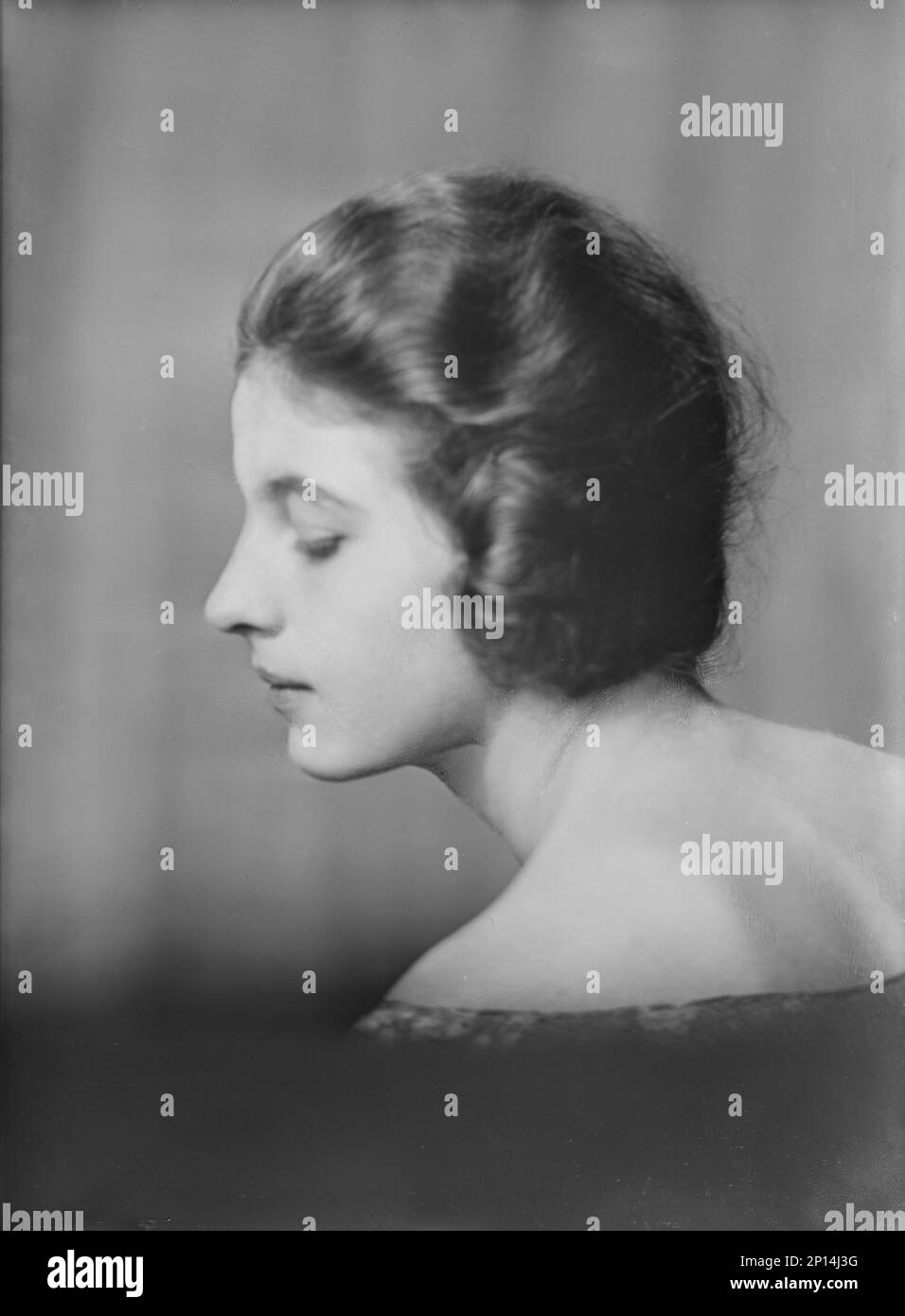 1923 head and shoulder portrait hi-res stock photography and images - Alamy