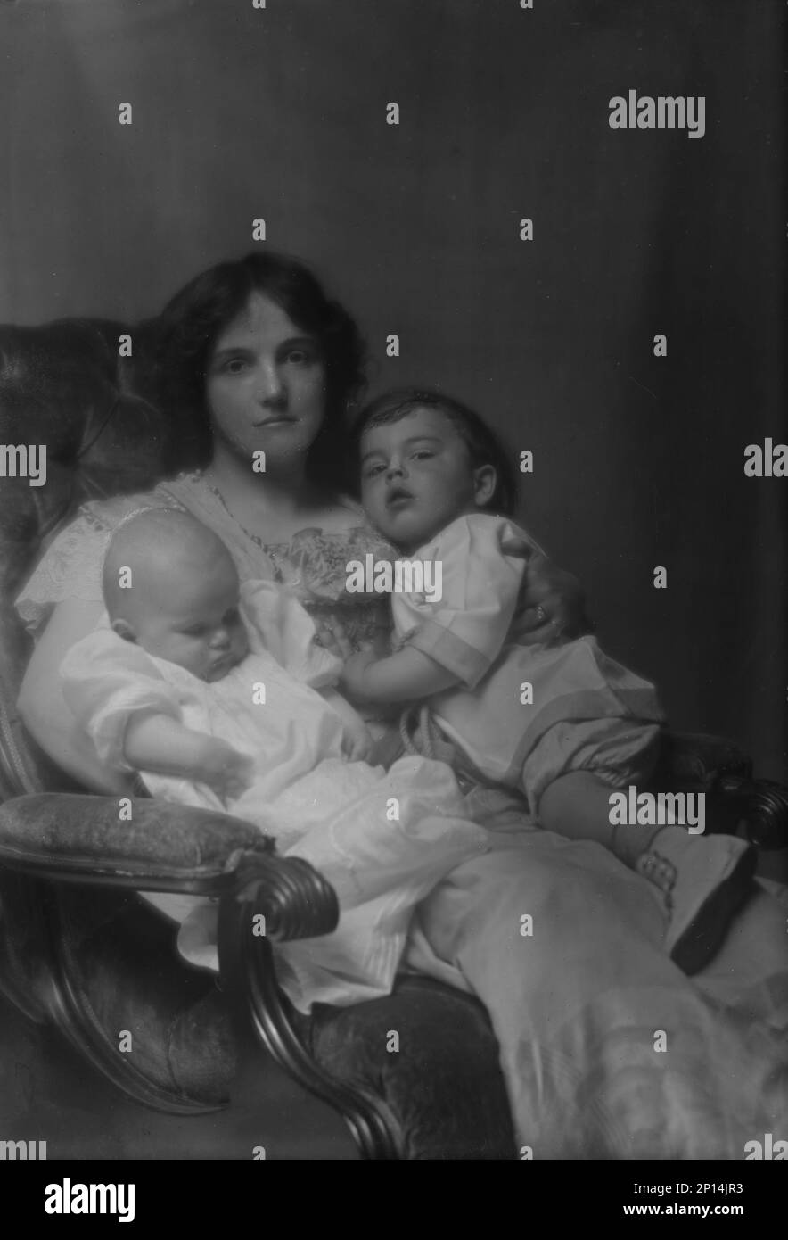 Gillingham, John K., Mrs., and children, portrait photograph, 1913 ...