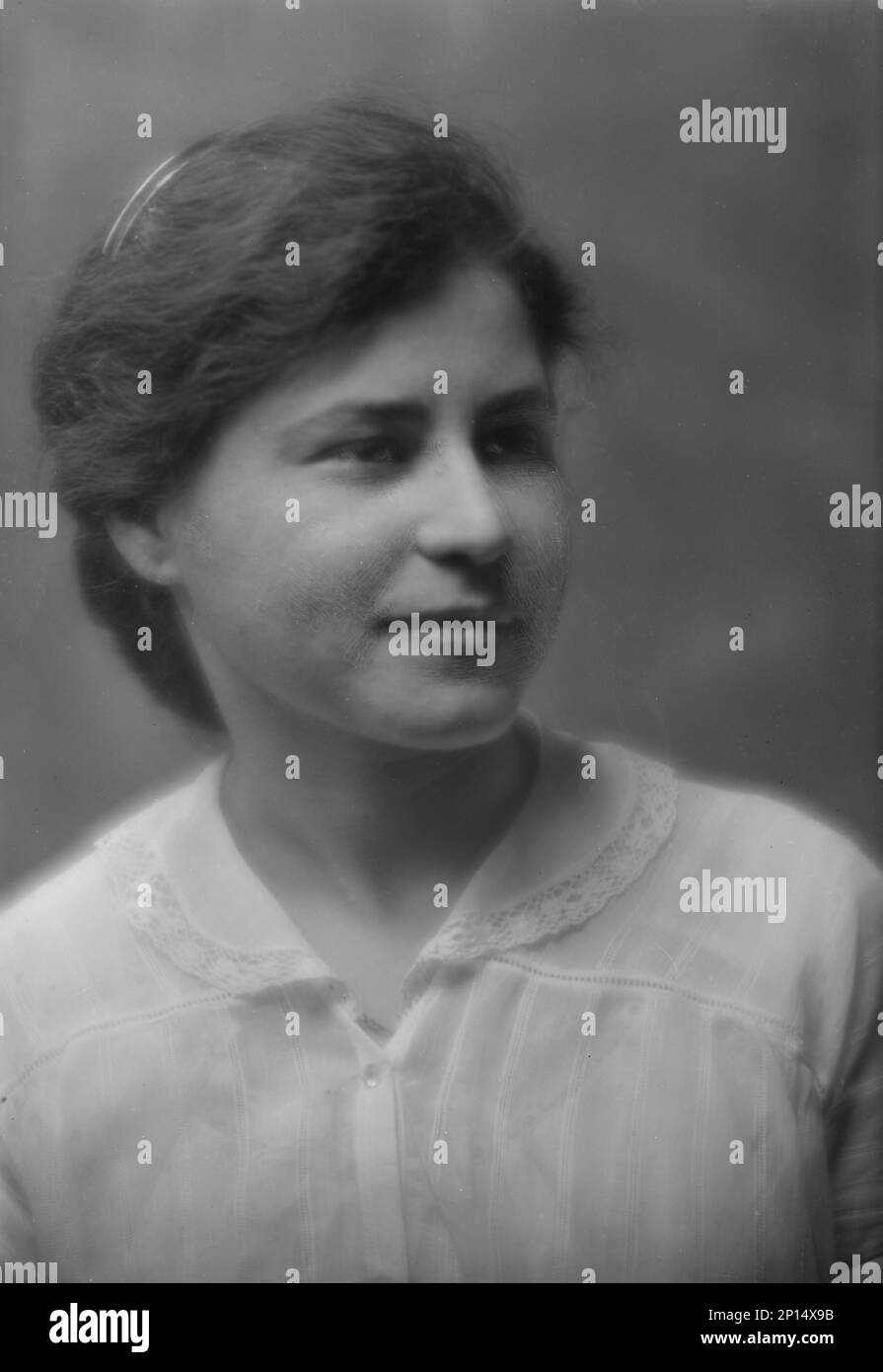 Members of the International Institute for Immigrant Girls, Y.W.C.A