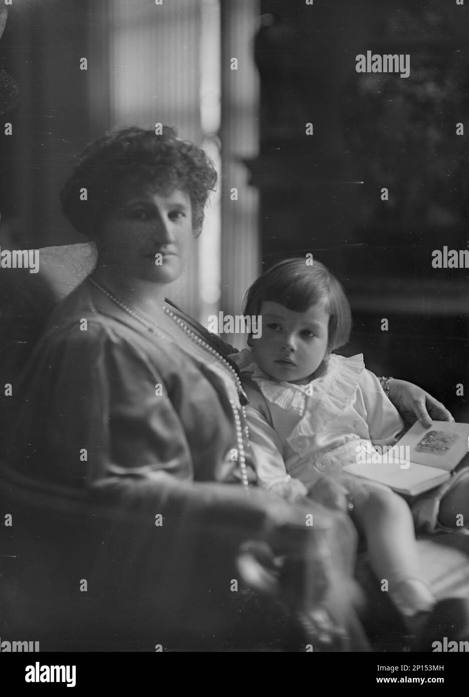 Group portrait of Abby and John D. Rockefeller Jr.'s children - Photographs  - Arkansas Studies Research Portal