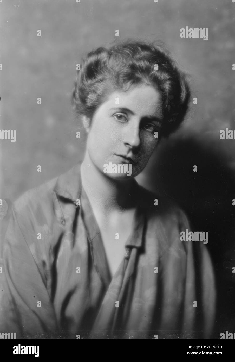 Miss B. Armour, Portrait Photograph, 1917 Nov. 21 Stock Photo - Alamy