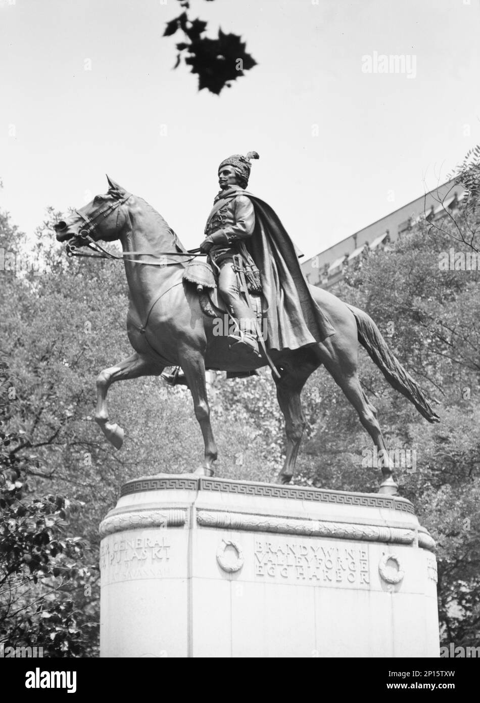 Equestrian statues in Washington, D.C., between 1911 and 1942