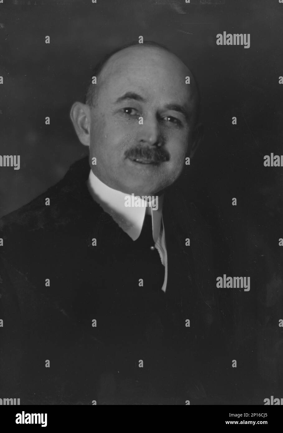 Judge Benjamin Lindsey, portrait photograph, 1917 Dec. 27. American judge and social reformer Benjamin Barr Lindsey co-wrote a controversial book about 'companionate marriage', the concept that young men and women should be able to live together in a trial marriage. Stock Photo