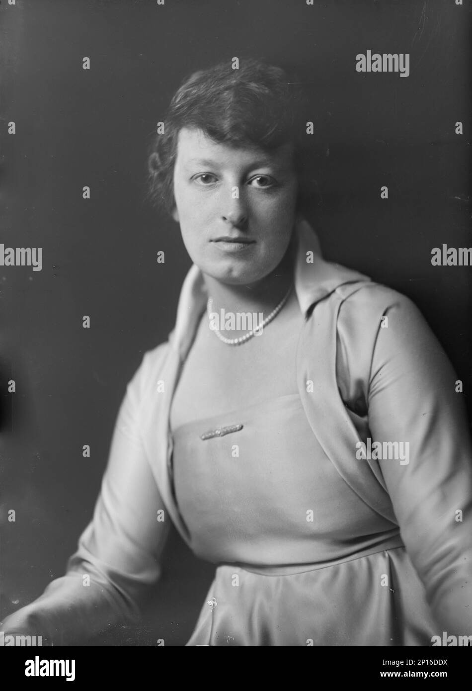 Miss Rena Maitland, portrait photograph, 1918 Dec. 5 Stock Photo Alamy