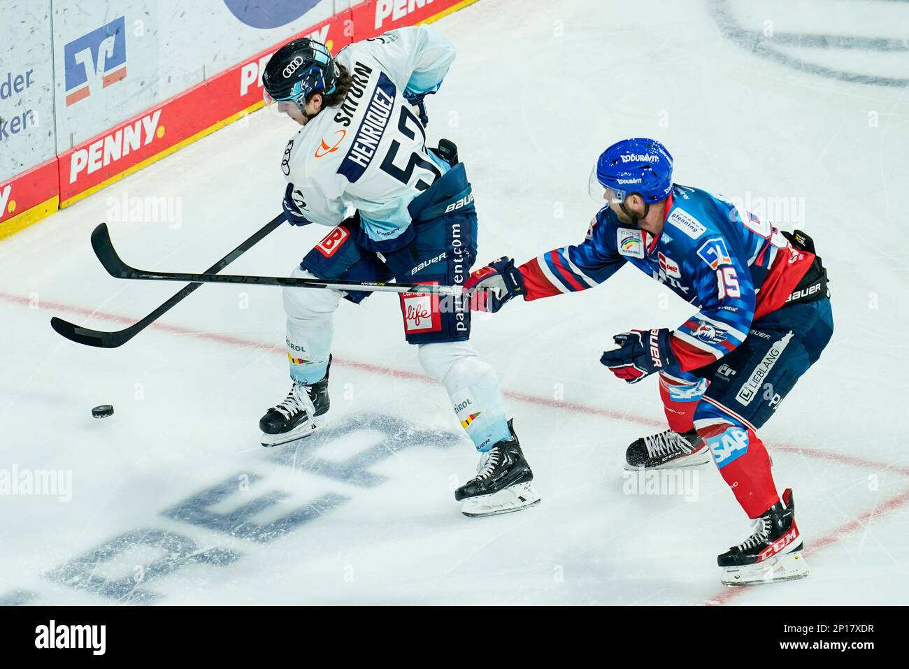 Mannheim, Germany. 03rd Mar, 2023. Ice hockey: DEL, Adler Mannheim - ERC Ingolstadt, Hauptrunde, 59th matchday, SAP Arena. Ingolstadt's Enrico Henriquez Morales (l) and Mannheim's Mark Katic fight for the puck. Credit: Uwe Anspach/dpa/Alamy Live News Stock Photo