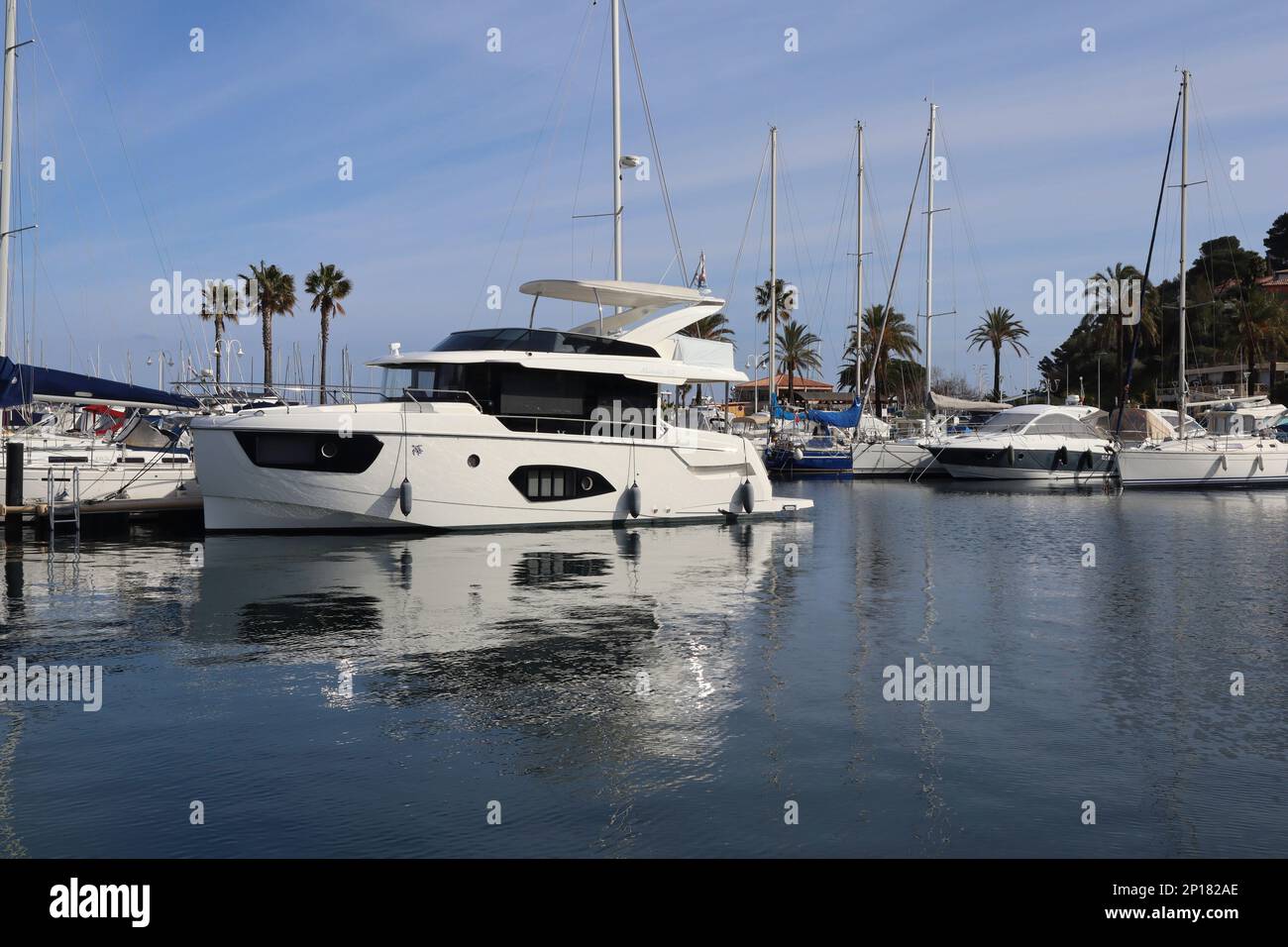 location-des-bateaux-hi-res-stock-photography-and-images-alamy