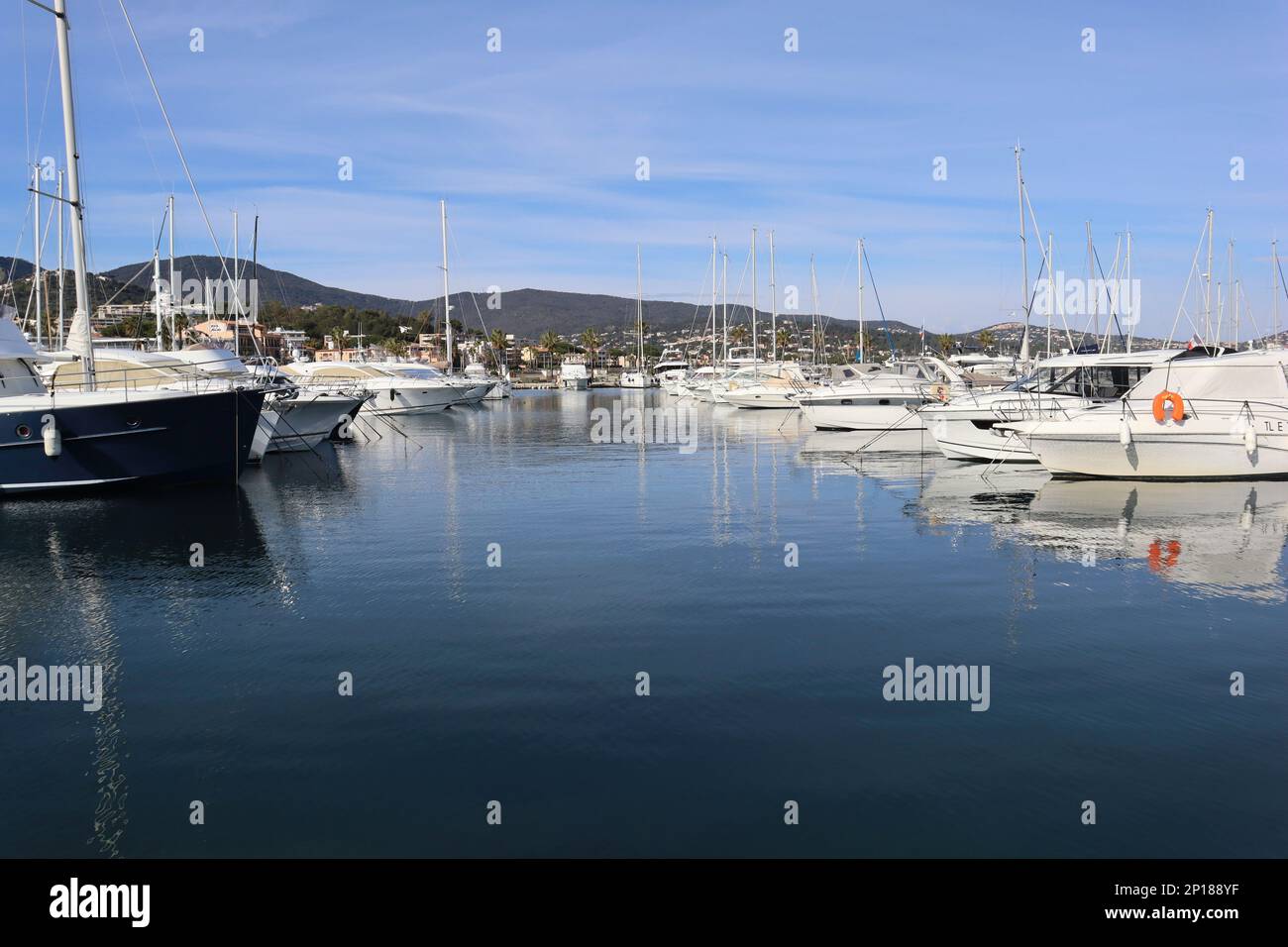location-des-bateaux-hi-res-stock-photography-and-images-alamy
