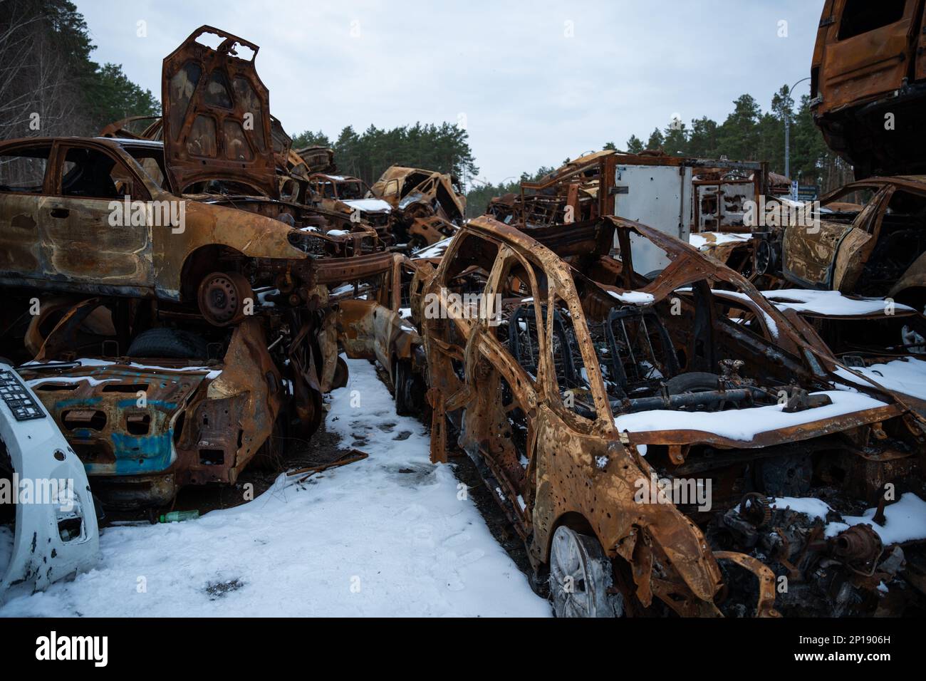 Wrecked cars in stack hi-res stock photography and images - Alamy