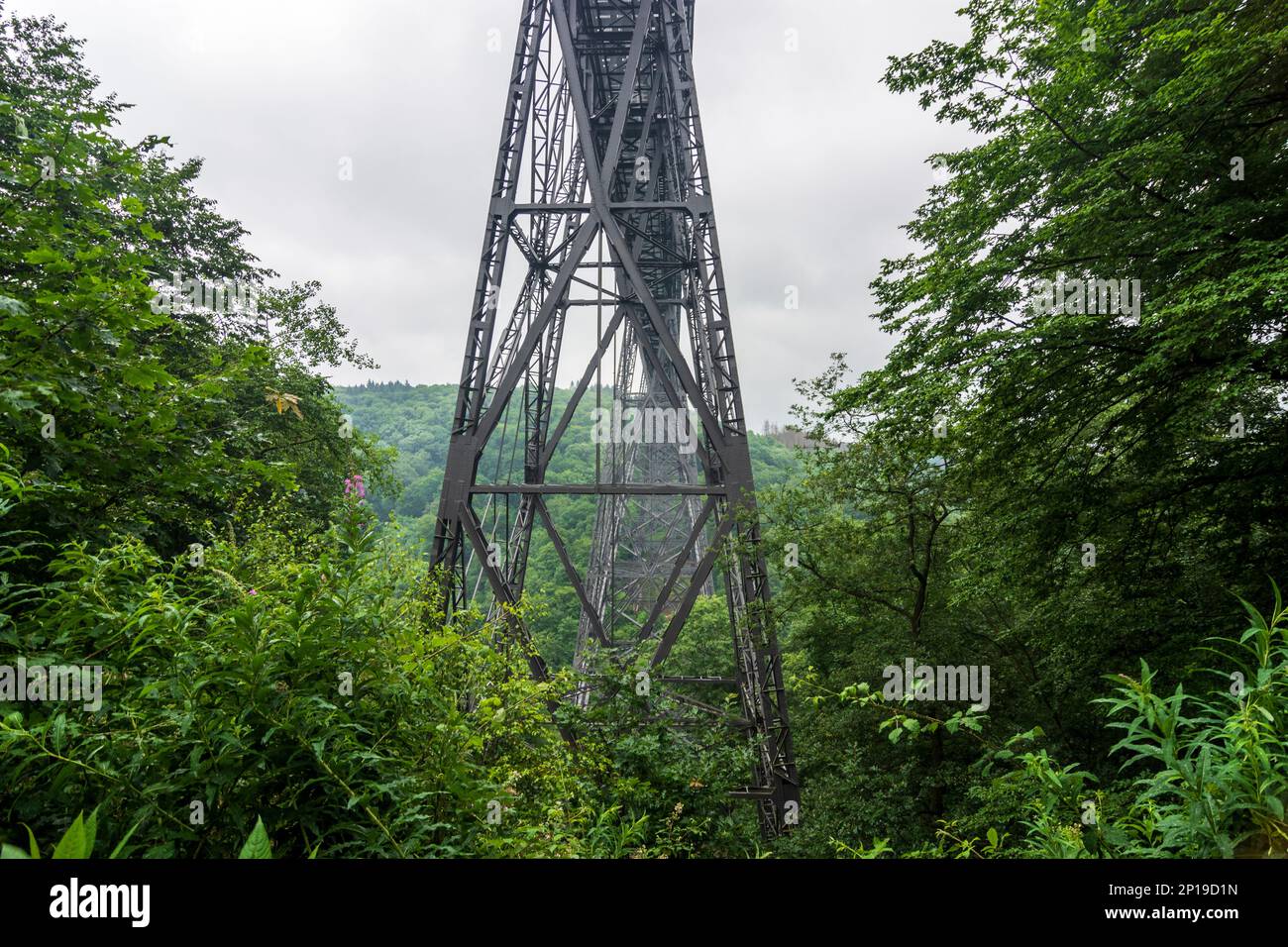 Solingen: Müngstener Brücke (Müngsten Bridge) in Bergisches Land, Nordrhein-Westfalen, North Rhine-Westphalia, Germany Stock Photo