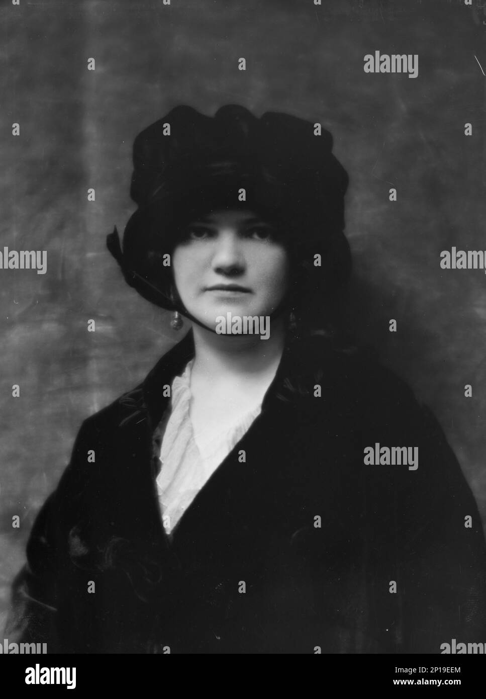 Putnam, Nina Wilcox, Mrs., portrait photograph, 1913 Stock Photo - Alamy