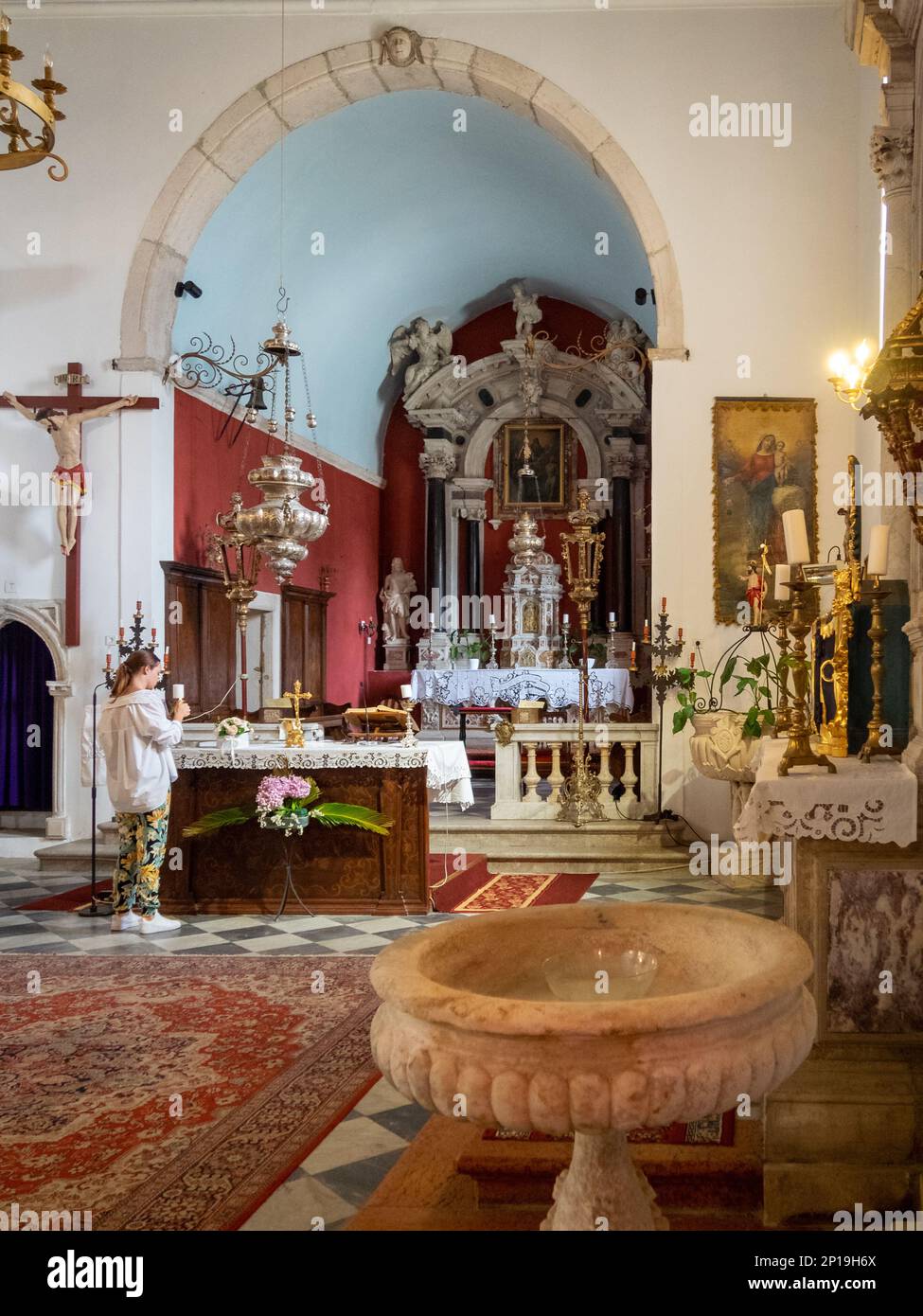 Saint nicholas church interior hi-res stock photography and images - Alamy