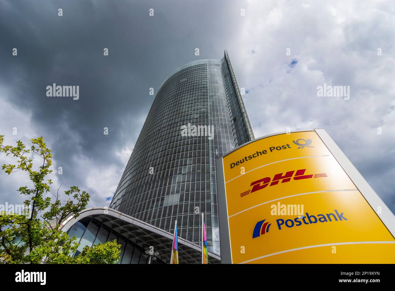 Bonn: Post Tower, headquarters of Deutsche Post AG in Rhein-Sieg-Region, Nordrhein-Westfalen, North Rhine-Westphalia, Germany Stock Photo