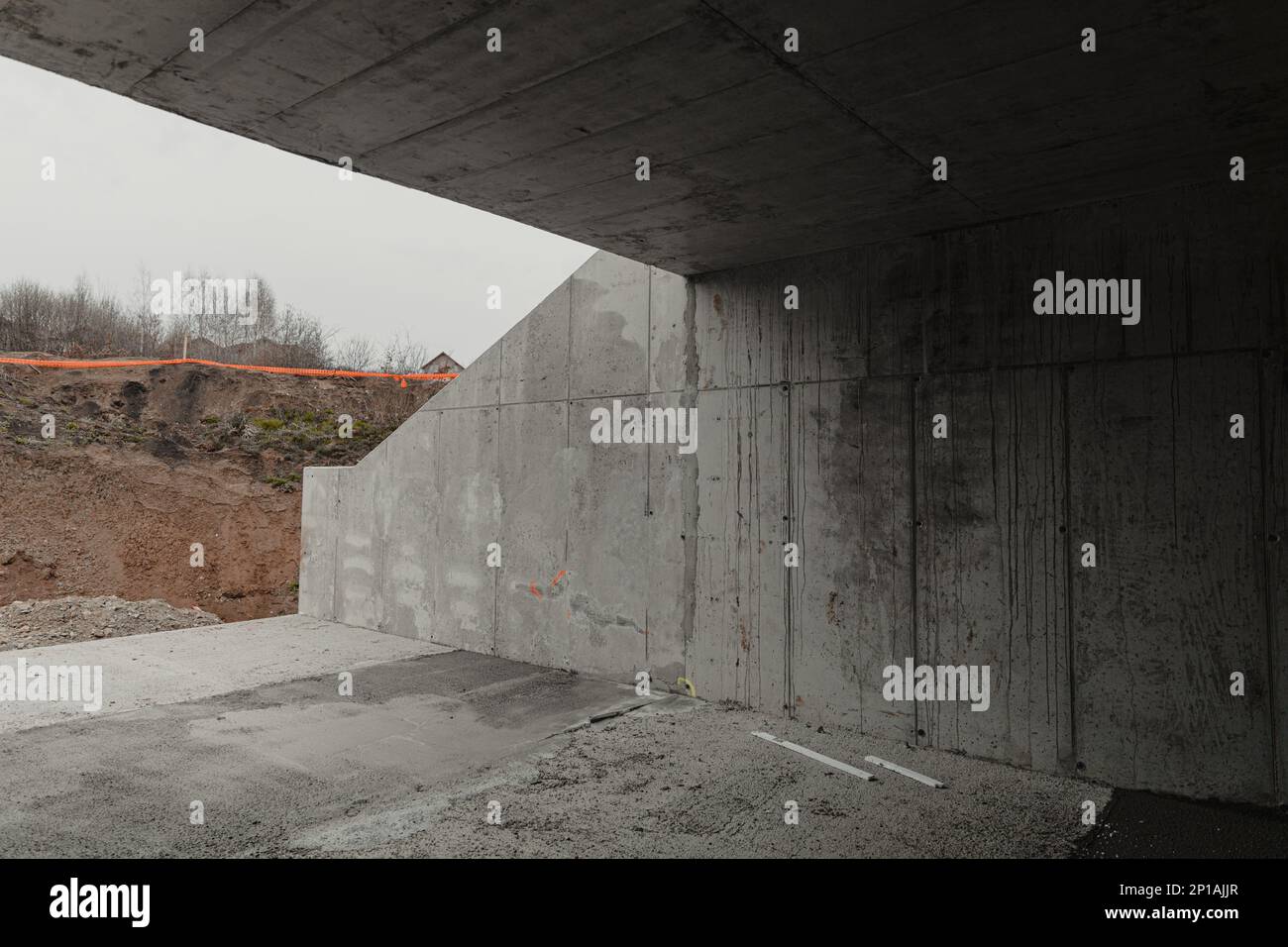 Concrete interior of a new bridge Stock Photo - Alamy