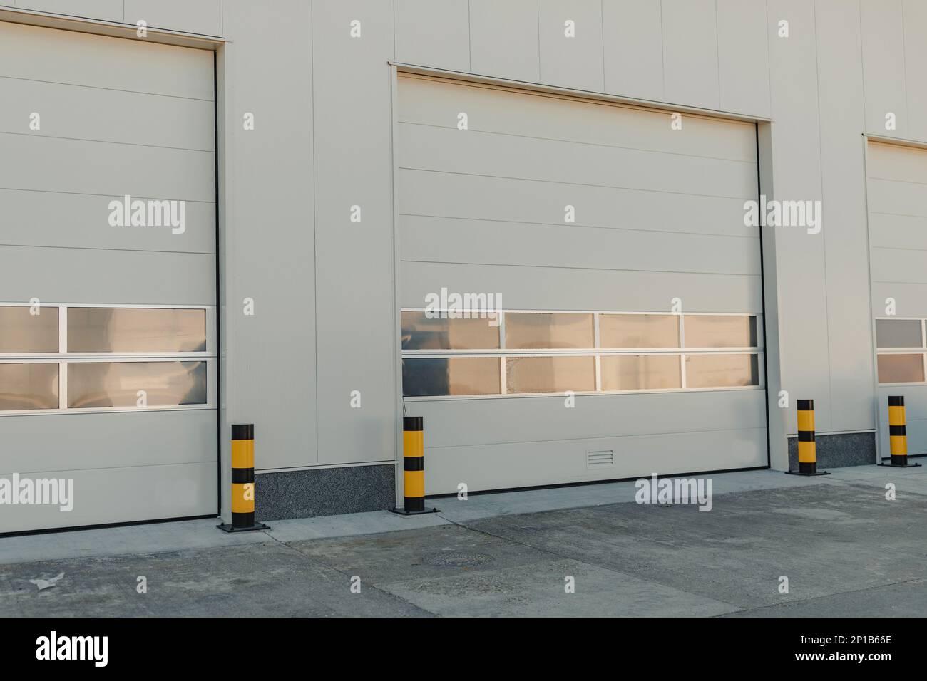 Automatic metal roller door hi res stock photography and images Alamy