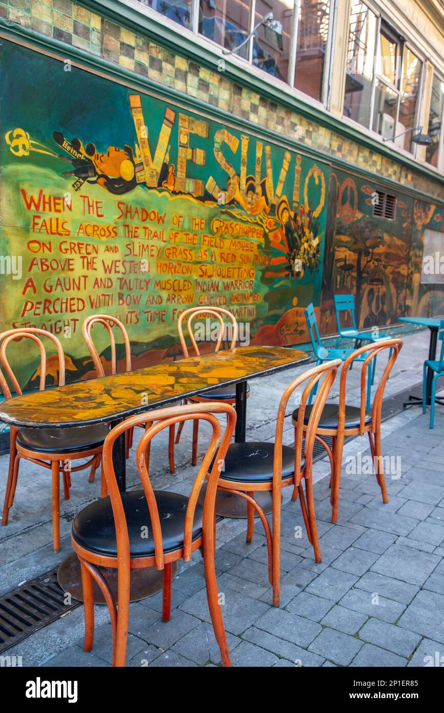 Vesuvio Cafe sits on the corner of Columbus and Jack Kerouac Alley (formerly Adler) on the edge of North Beach and next to Chinatwon. It was made popu Stock Photo