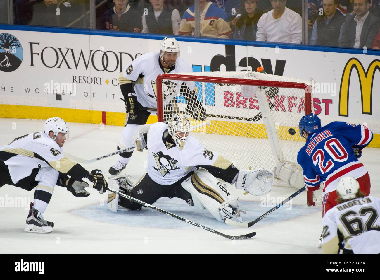 April 21, 2016: New York Rangers left wing Chris Kreider (20) misses a wide  open net as Pittsburgh Penguins goalie Matt Murray (30) reacts during game  four of The National Hockey League