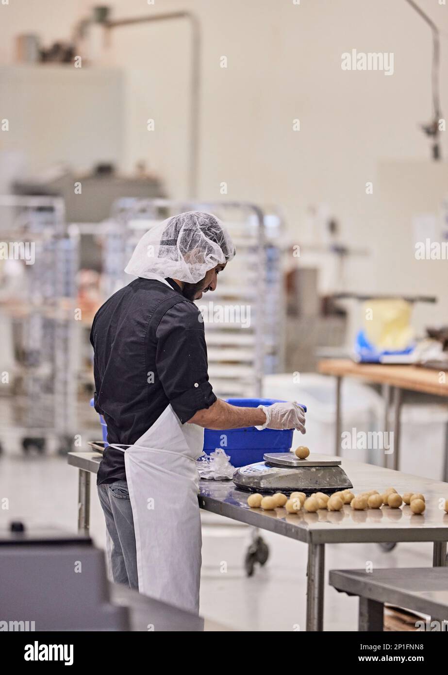 Bakery cake racks hi-res stock photography and images - Alamy