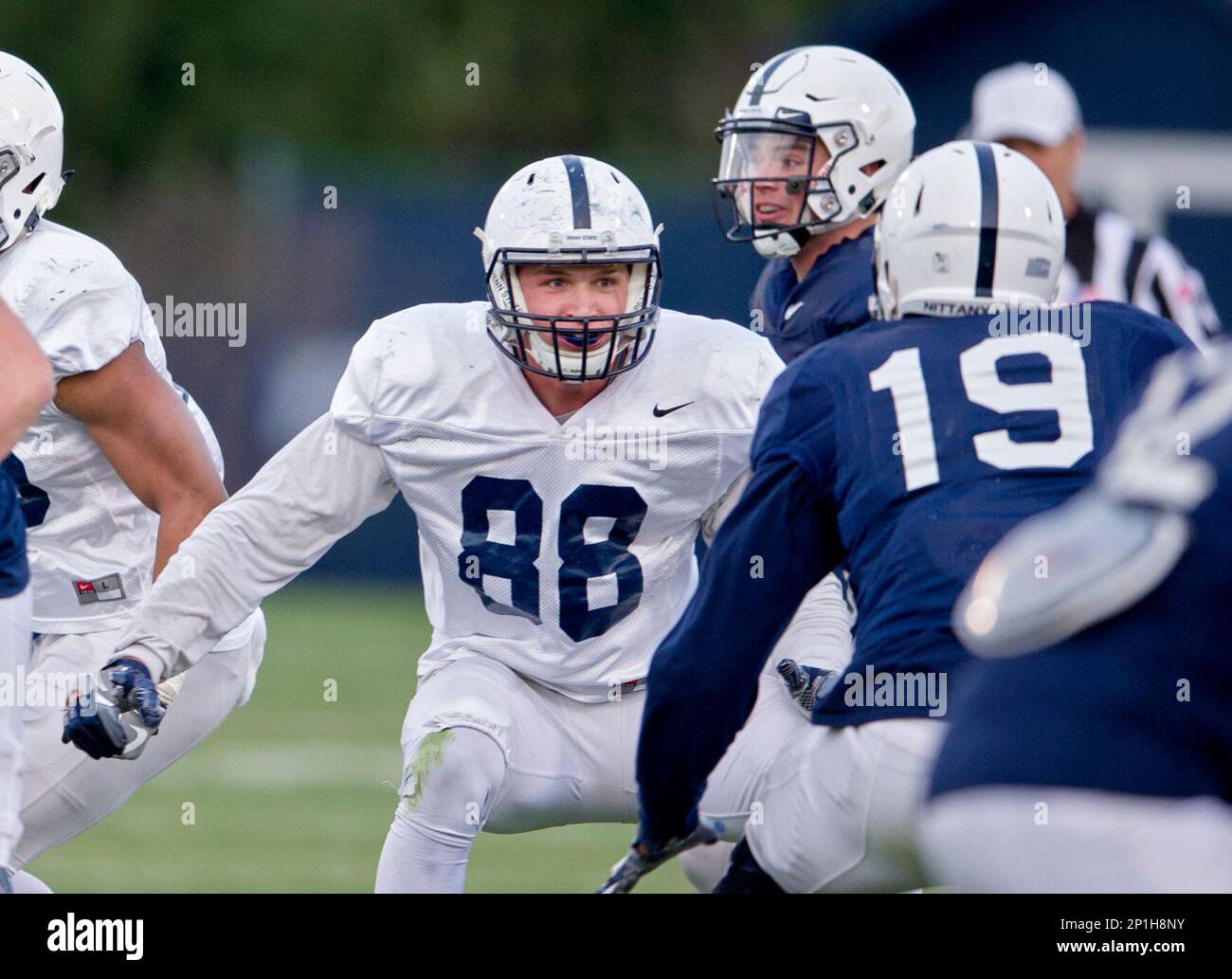 Penn State tight end Mike Gesicki protects quarterback Trace McSorley