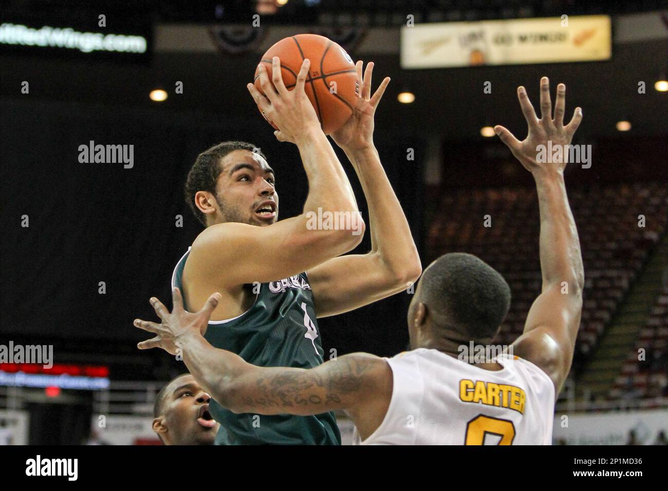 March 7 2016 Green Bay Phoenix guard Jordan Fouse 4 shoots
