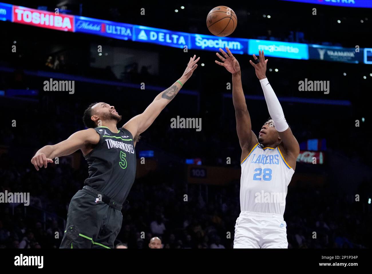 Los Angeles Lakers forward Rui Hachimura (28) shoots over Minnesota ...