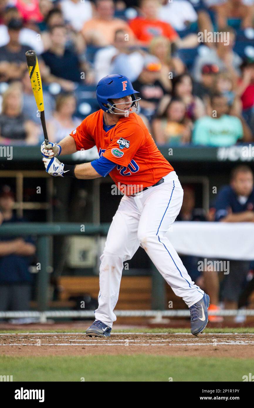 Florida Gators first baseman Peter Alonso (20) jogs around the