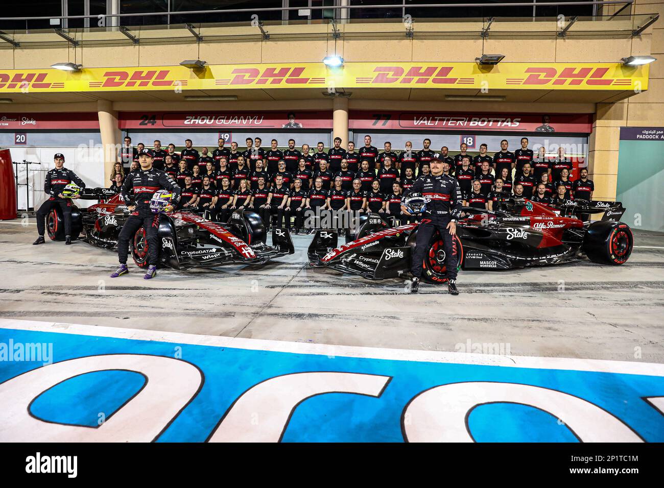 Alfa Romeo F1 Team Photo Group durinFORMULA 1 GULF AIR BAHRAIN GRAND PRIX 2023 Stock Photo