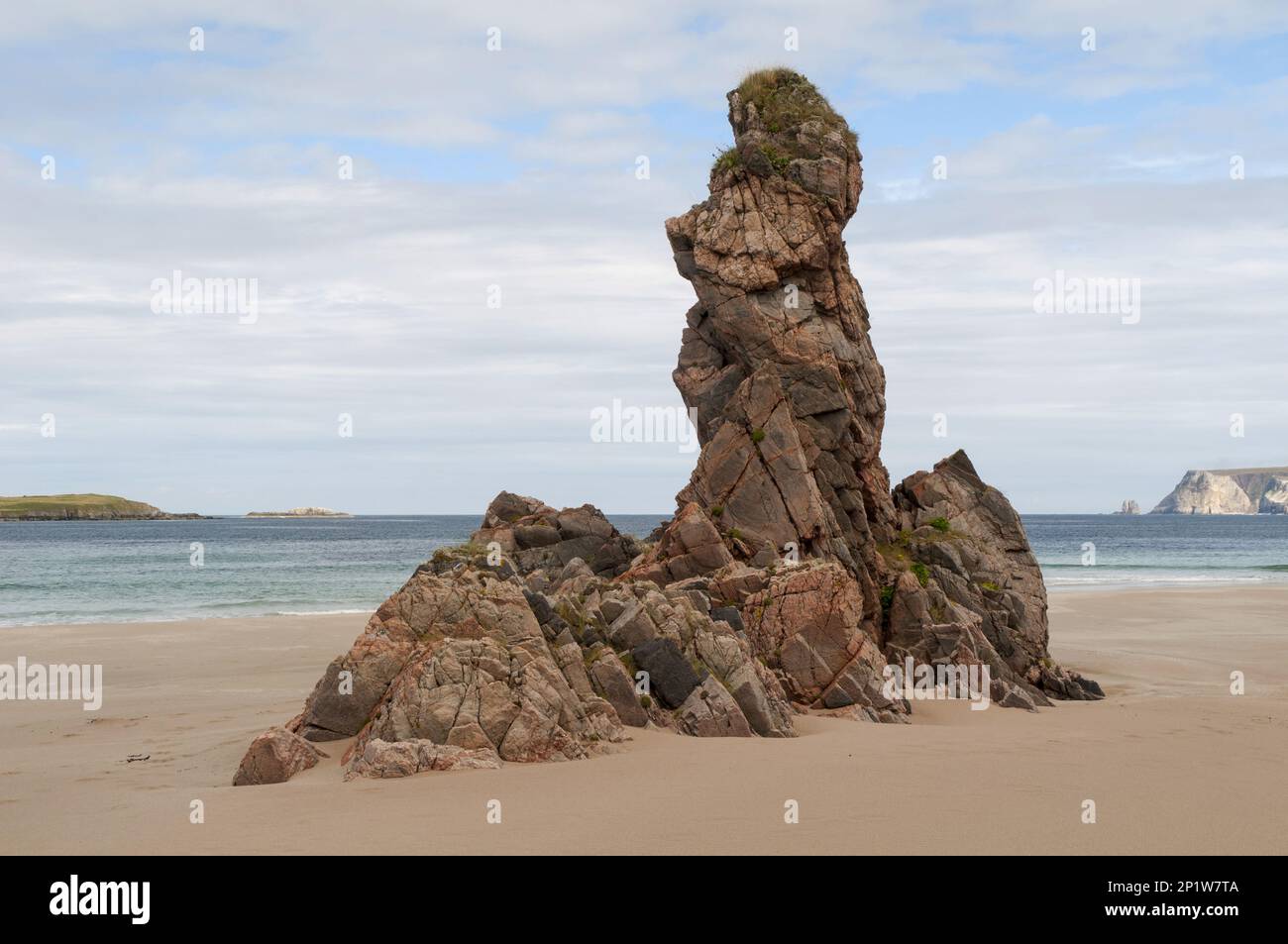 Outcrop of pink Lewisian gneiss rocks protruding from beach, Traigh na ...