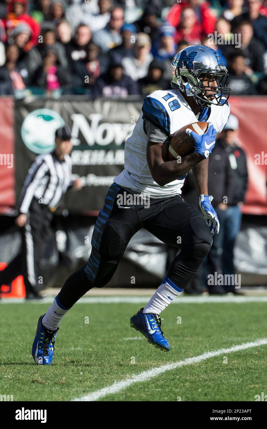 November 21, 2015 Memphis Tigers wide receiver Jae'lon Oglesby (19) returns the kick during the