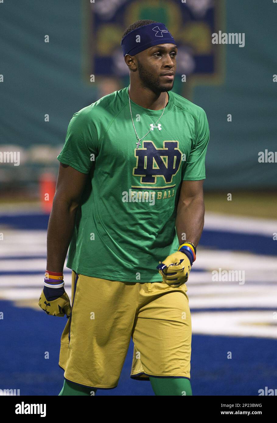 November 21, 2015: Notre Dame wide receiver Torii Hunter Jr. (16) during  pregame of NCAA football game action between the Boston College Eagles and  the Notre Dame Fighting Irish at Fenway Park
