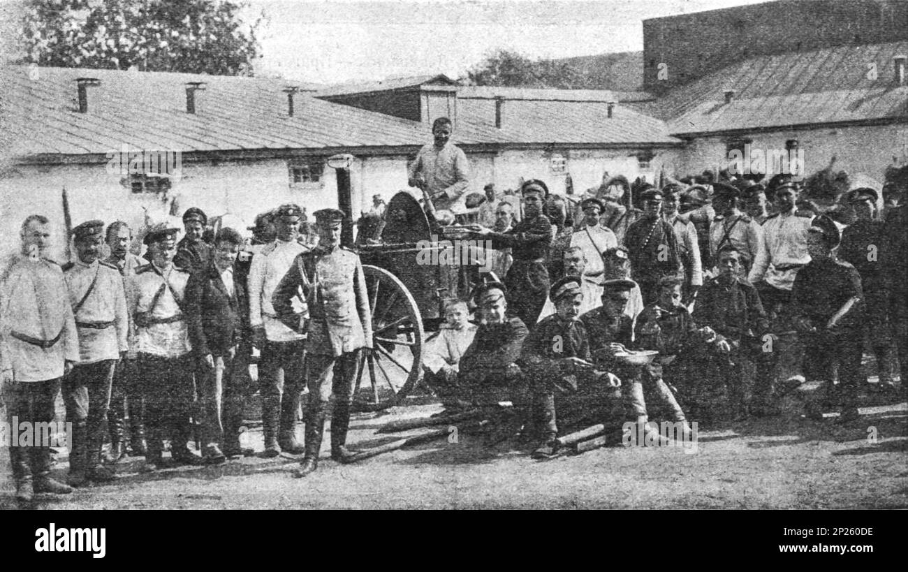 Field kitchen at the regimental headquarters of the Moscow army. Photo